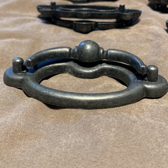 VINTAGE RUSTIC DRESSER PULLS LOT OF 7 - Picture 9 of 10